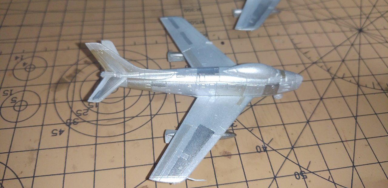 初心者向け】戦闘機の銀塗装は水性塗料で可能なのか検証してみる