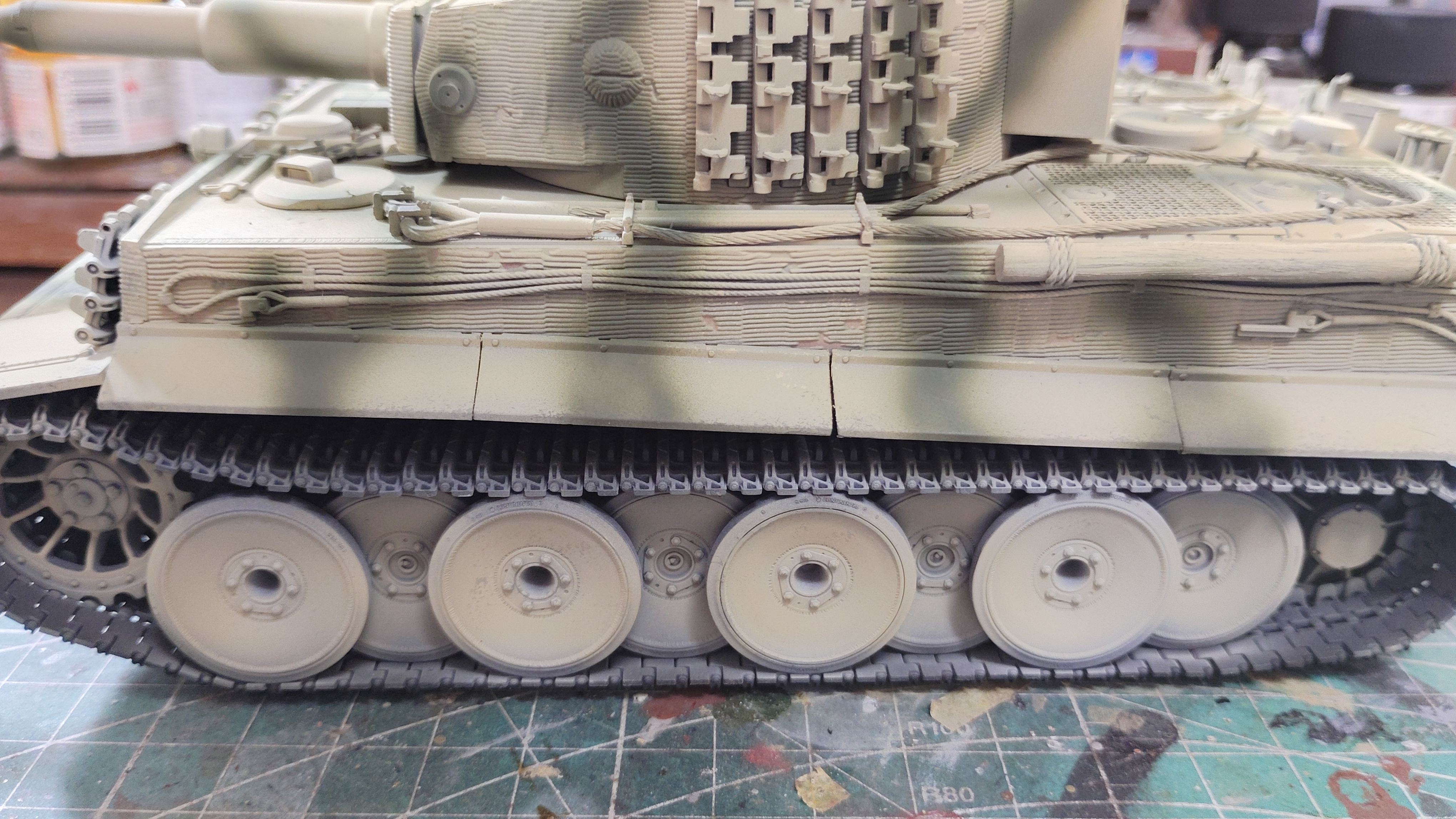 初心者向け】1/35戦車模型の細部塗装と仕上げ塗装の方法（タコム