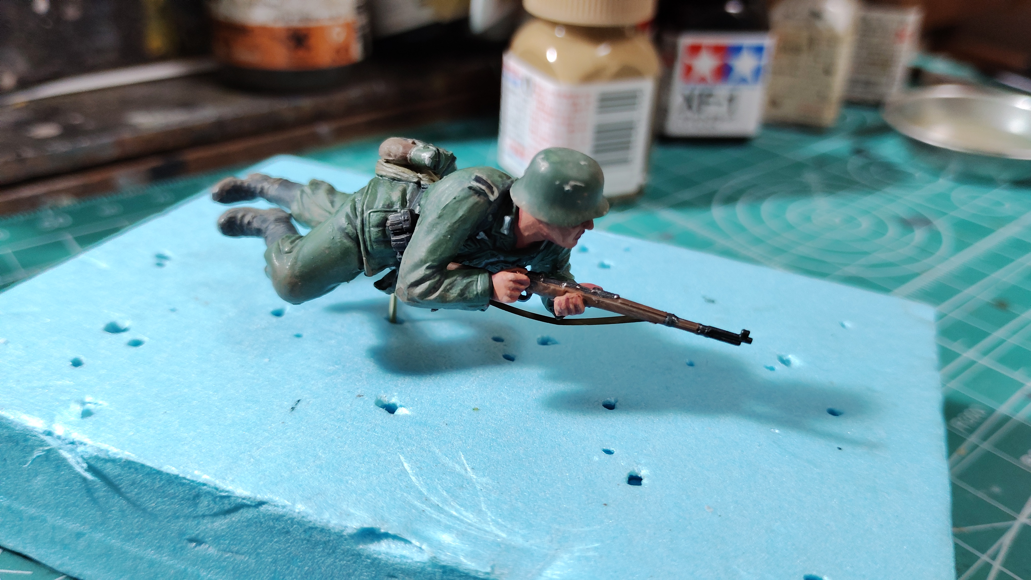 戦闘シーン ジオラマ 1/35 スケール 初心者向け】簡単！草地ジオラマの製作方法(モンモデル 1/35 ベルゲ