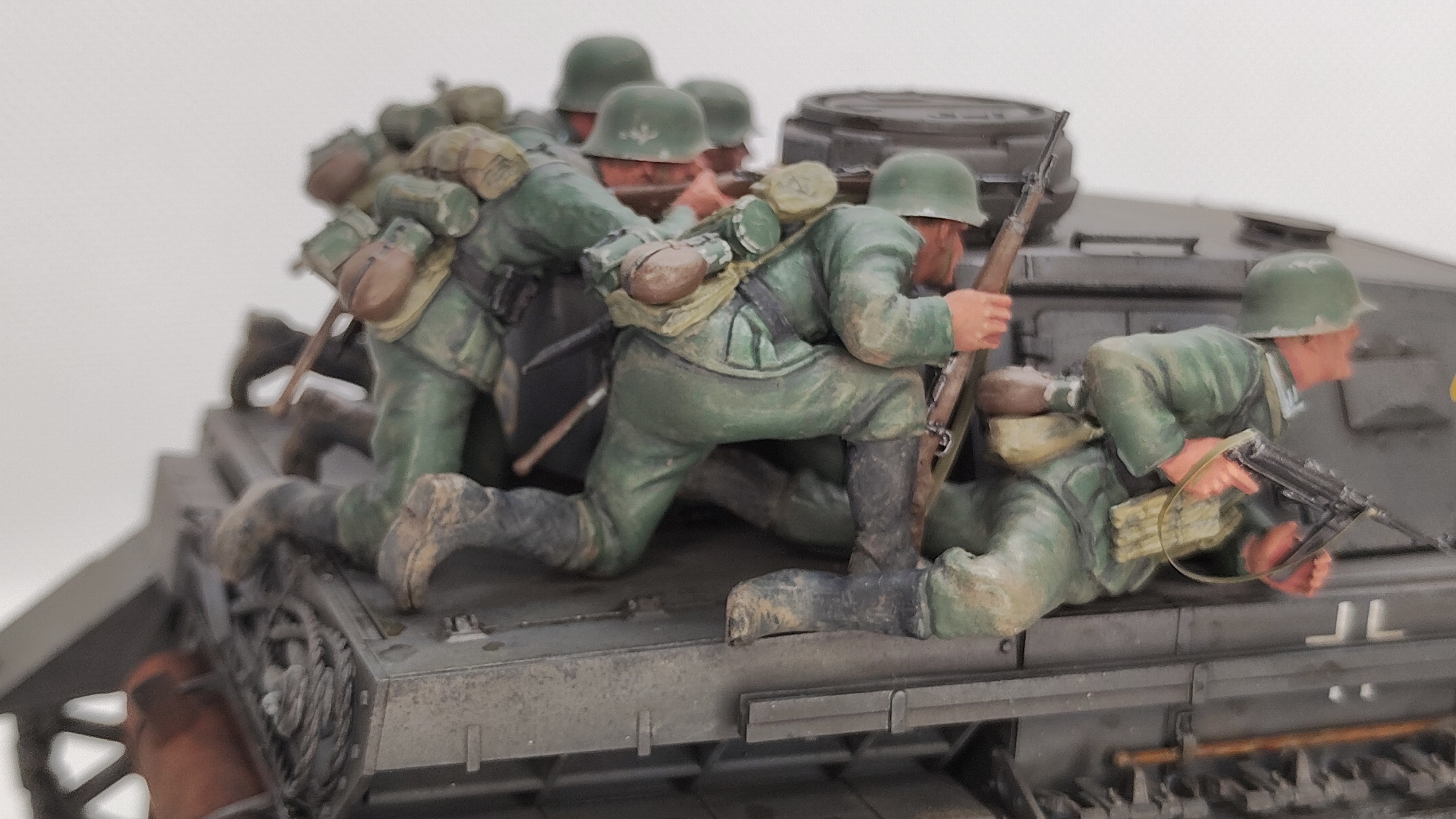 タミヤドイツ歩兵進撃セットをⅣ号戦車に乗せる(タミヤ 1/35 Ⅳ号戦車F
